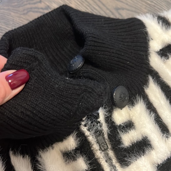 Sweater - Picture 3 of 4